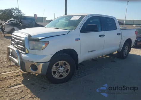 2010 Toyota Tundra Grade 5.7L V8 z USA, uszkodzony, nr VIN 5TFDW5F10AX111024